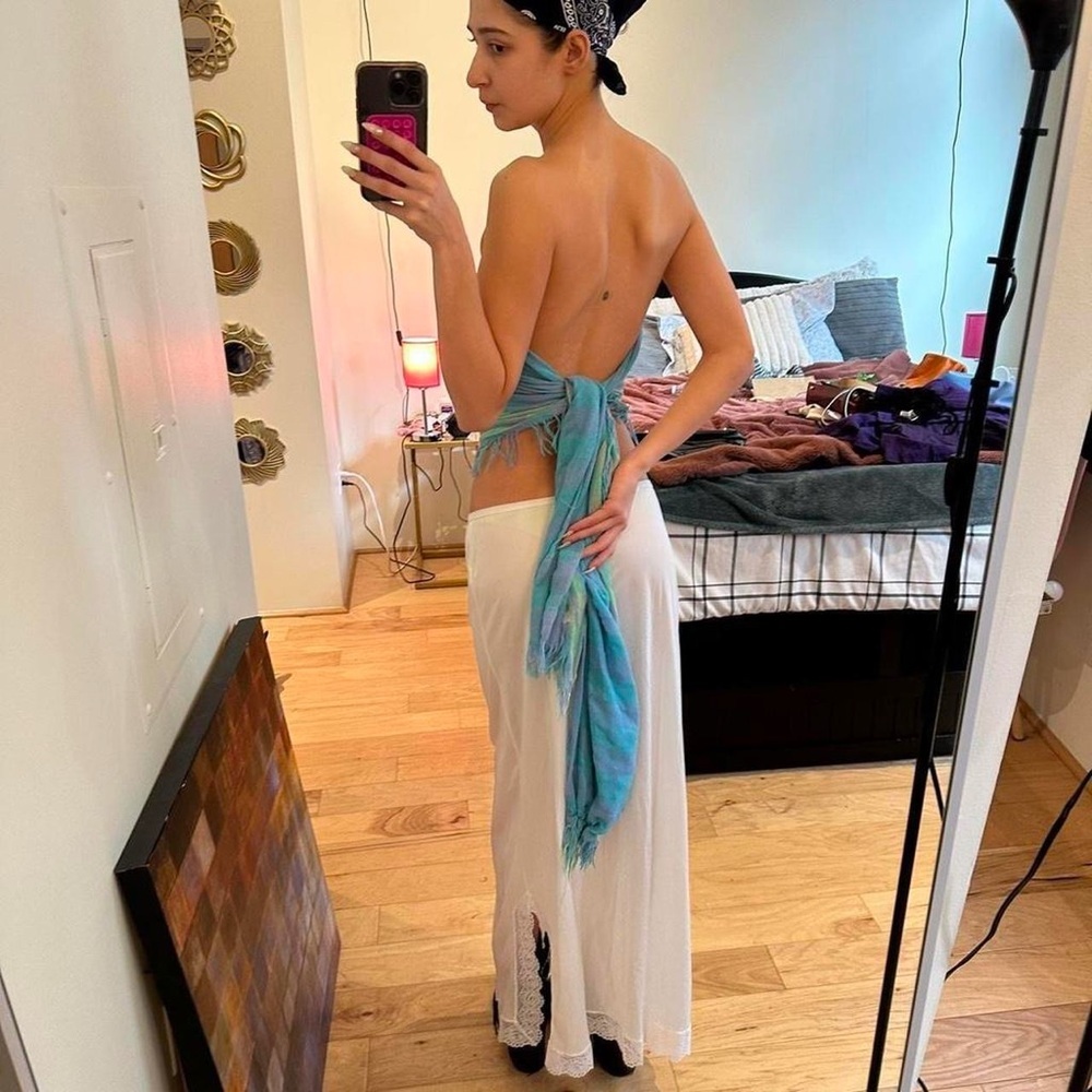 Elegant White Maxi Skirt - Picture 4 of 5